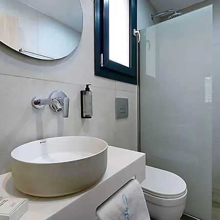 Olive Roots لايميناس